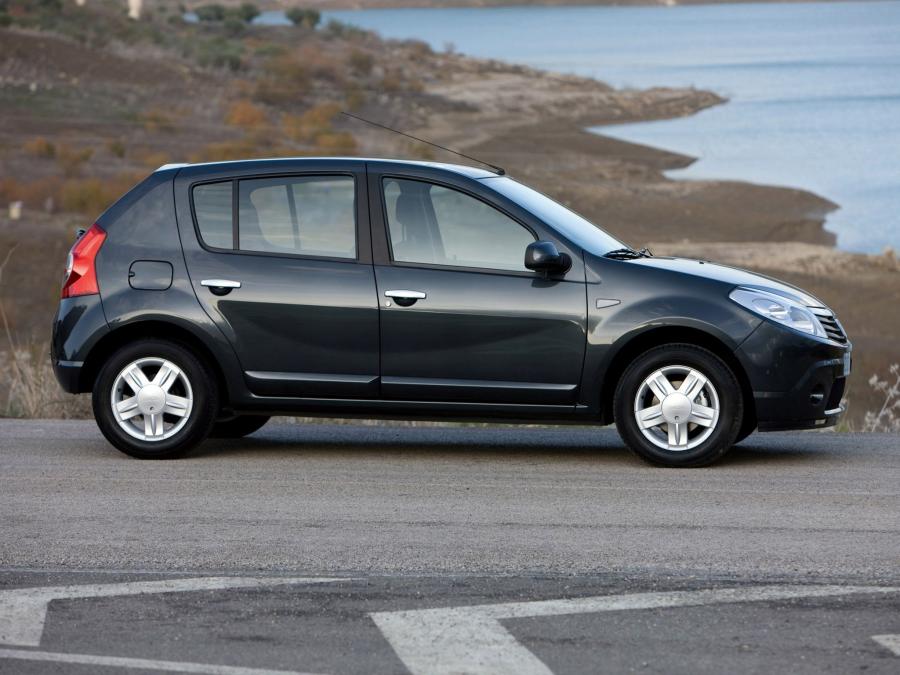  Dacia Sandero 2008 года  (фото 32 из 52)